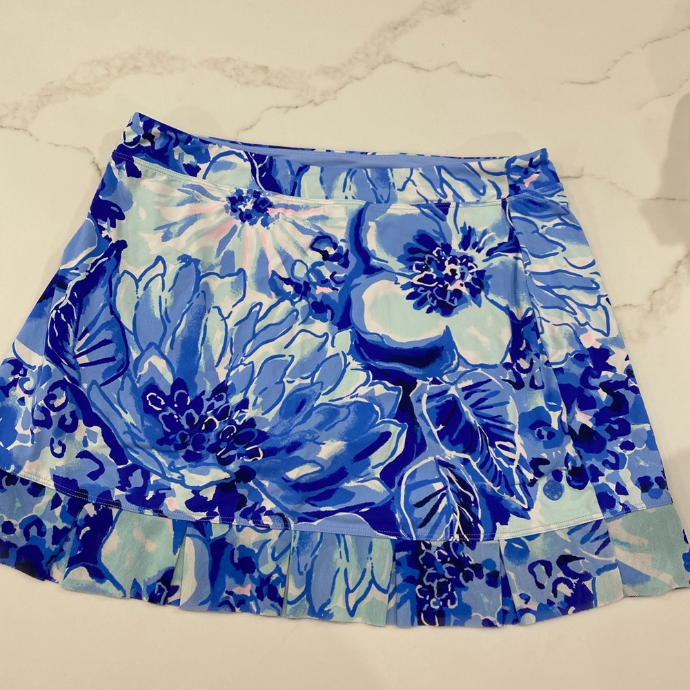 Lilly Pulitzer pretty skort. Luxletic material. Sz M